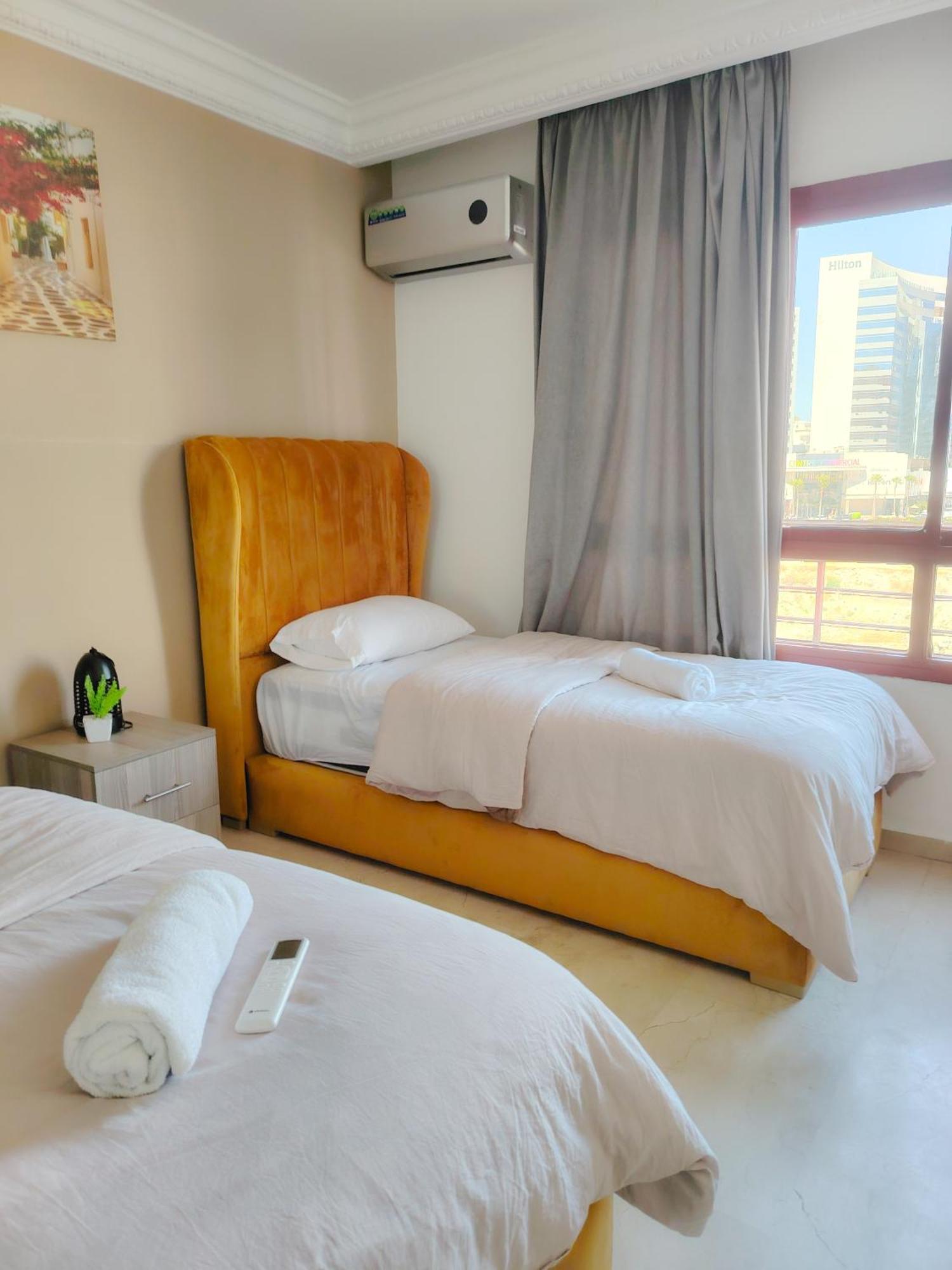 Moderne Appartement Au Plein Centre-Ville En Face Hilton & La Gare De Train Tgv Avec Climatisation Tanger Ngoại thất bức ảnh
