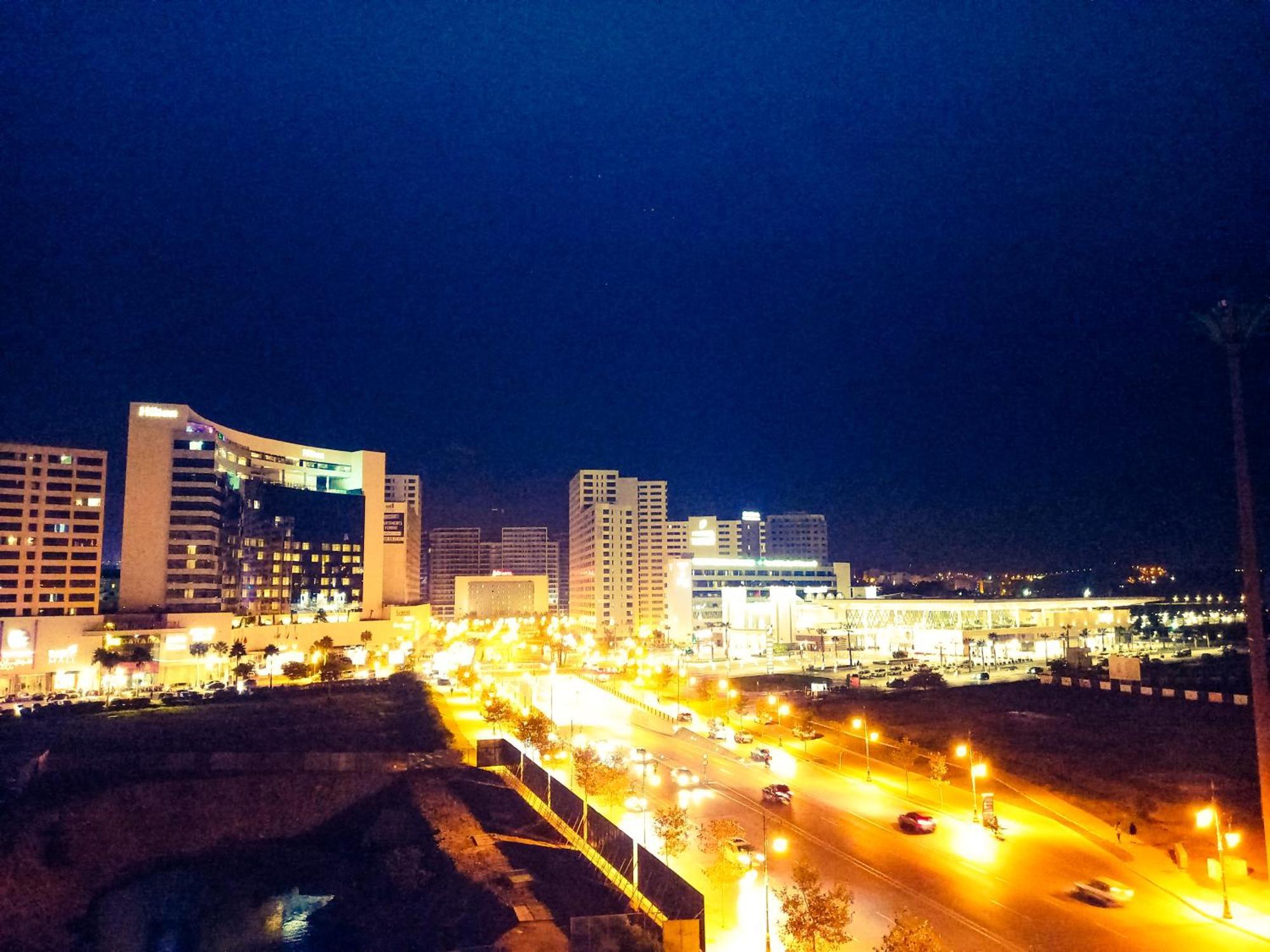 Moderne Appartement Au Plein Centre-Ville En Face Hilton & La Gare De Train Tgv Avec Climatisation Tanger Ngoại thất bức ảnh
