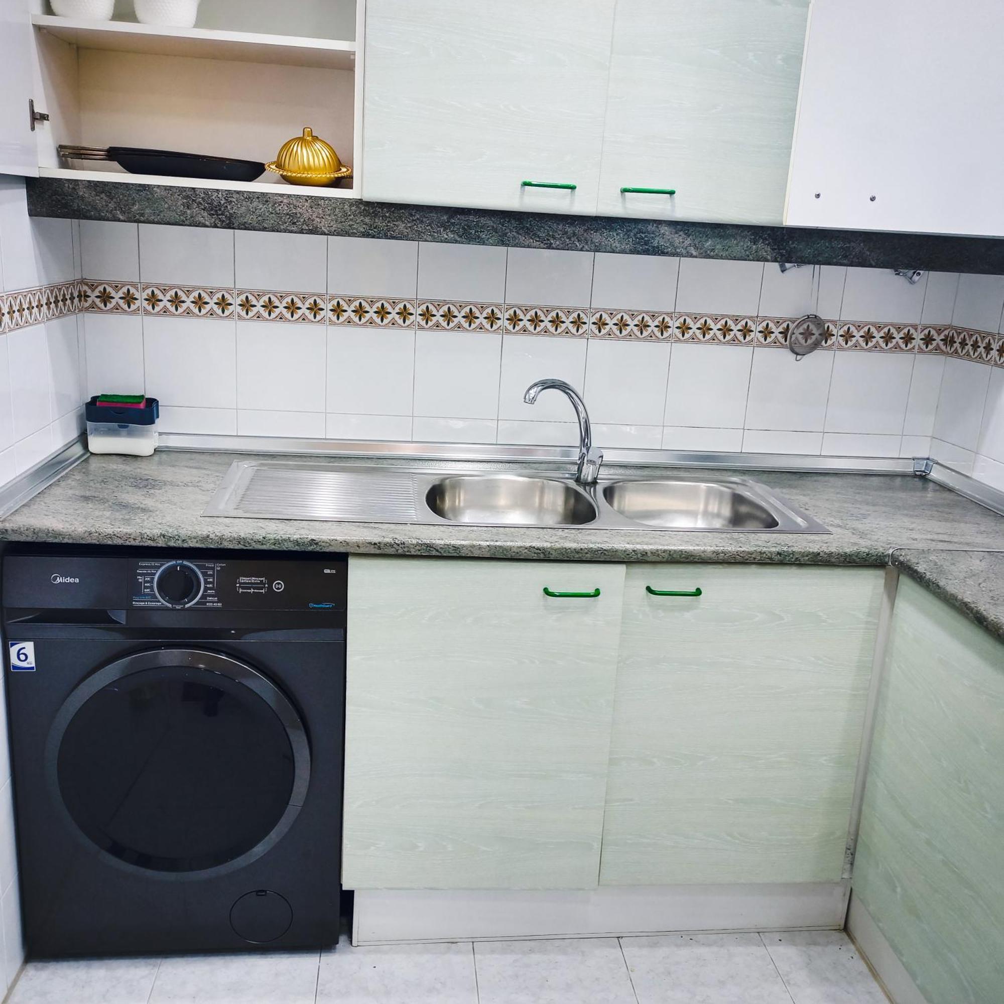 Moderne Appartement Au Plein Centre-Ville En Face Hilton & La Gare De Train Tgv Avec Climatisation Tanger Ngoại thất bức ảnh